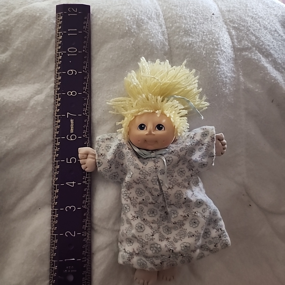 Mini size Cabbage patch doll - Picture 2 of 3